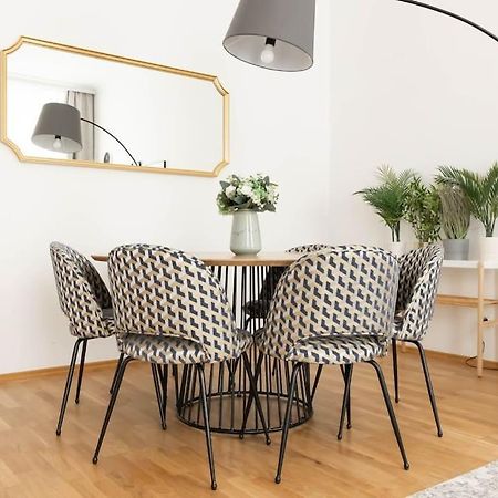 Franz 23 - Typical Viennese Apartment In The Heart Of Відень Екстер'єр фото
