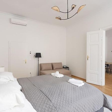 Franz 23 - Typical Viennese Apartment In The Heart Of Відень Екстер'єр фото