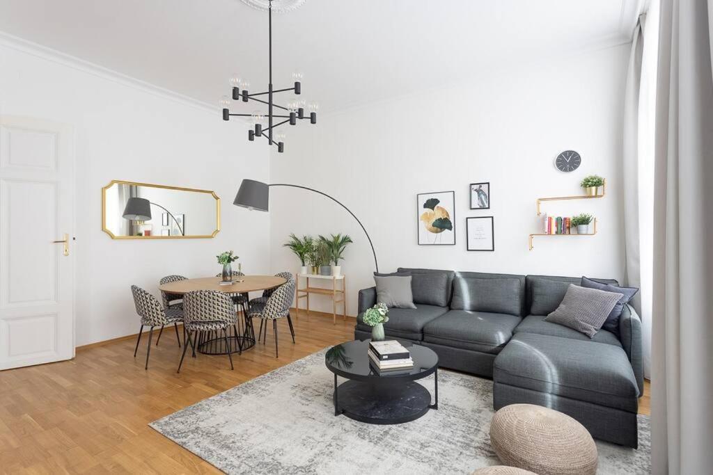 Franz 23 - Typical Viennese Apartment In The Heart Of Відень Екстер'єр фото