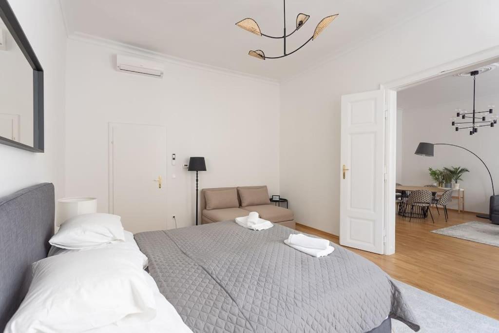 Franz 23 - Typical Viennese Apartment In The Heart Of Відень Екстер'єр фото