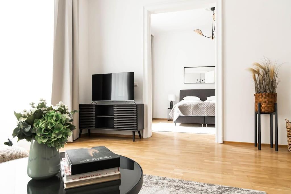 Franz 23 - Typical Viennese Apartment In The Heart Of Відень Екстер'єр фото