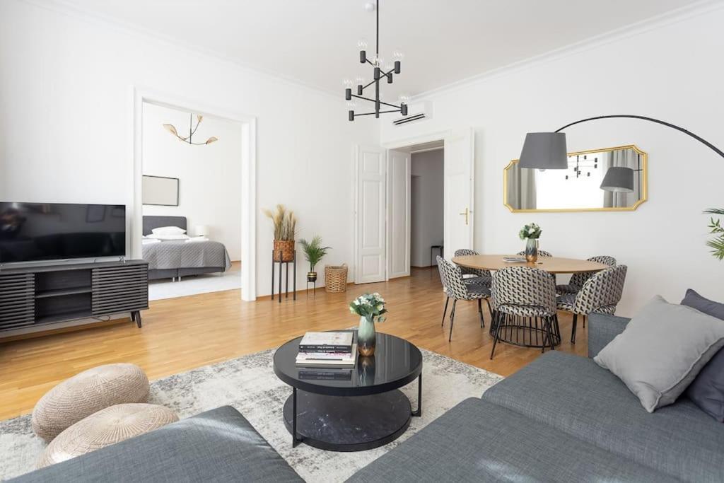 Franz 23 - Typical Viennese Apartment In The Heart Of Відень Екстер'єр фото