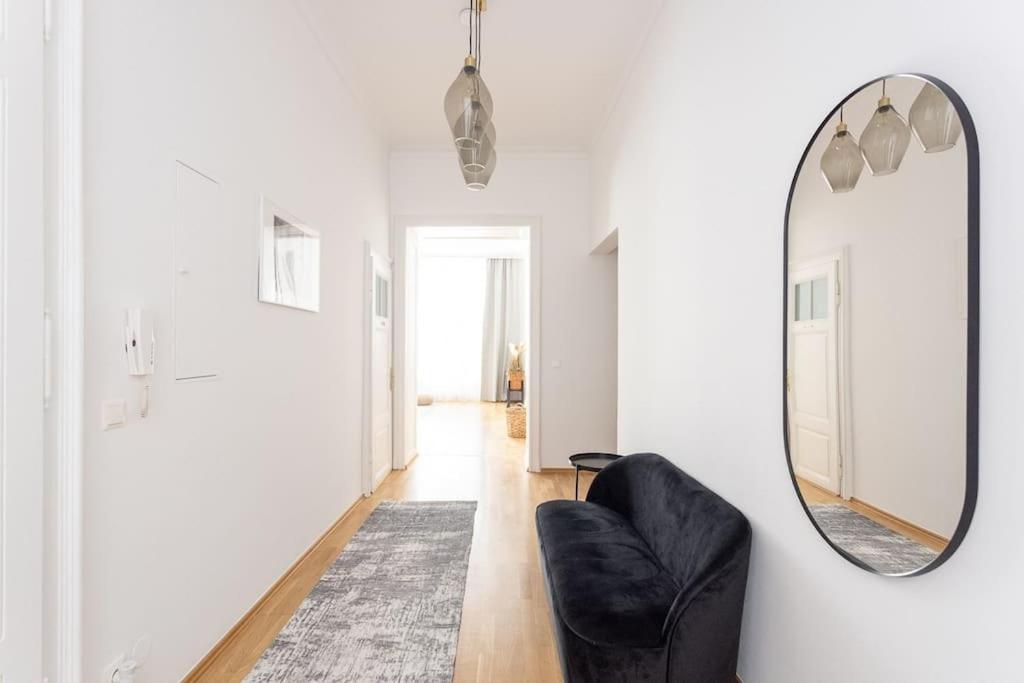 Franz 23 - Typical Viennese Apartment In The Heart Of Відень Екстер'єр фото